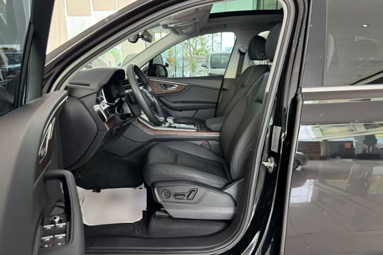 Used Audi Q7 2022 45 TFSI quattro S line Sport Edition Left Front Seat