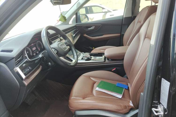 Used Audi Q7 2022 55 TFSI quattro S line Sport model Left Front Seat