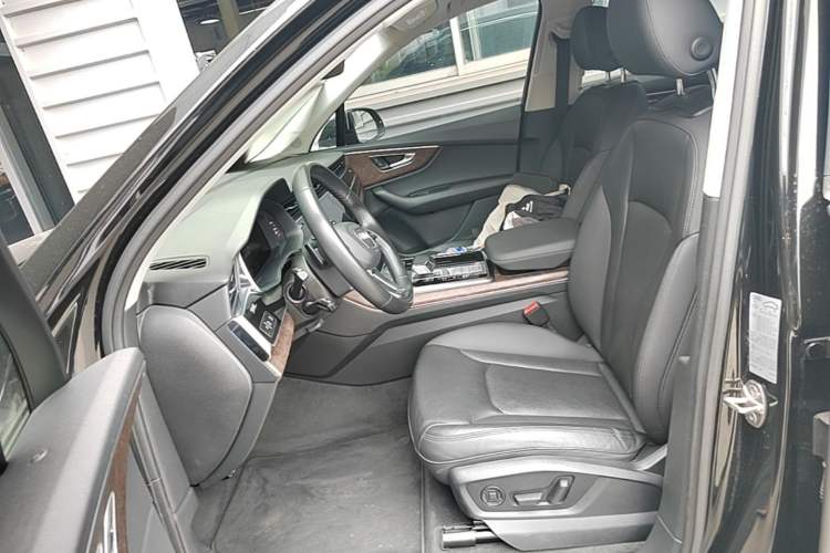 Used Audi Q7 2022 55 TFSI quattro S line Sport model Left Front Seat
