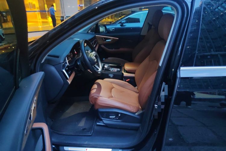 Used Audi Q7  Left Front Seat