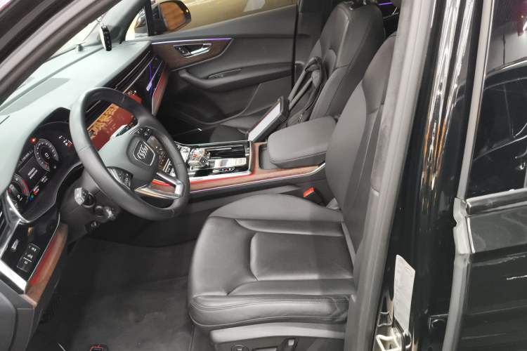 Used Audi Q7 2022 55 TFSI quattro S line Sport model Left Front Seat