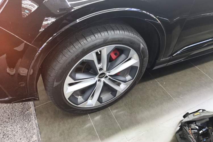 Used Audi Q7 2022 55 TFSI quattro S line Prestige Edition Left Front Wheel Hub