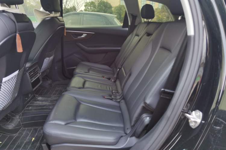 Used Audi Q7 2022 55 TFSI quattro S line Sport model Left Rear Seat