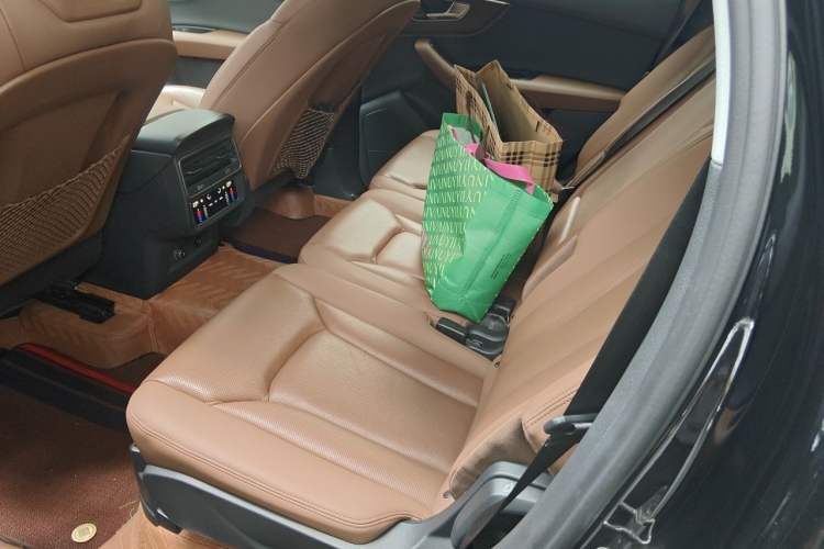 Used Audi Q7 2022 55 TFSI quattro S line Sport model Left Rear Seat