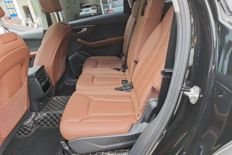 Used Audi Q7 2022 55 TFSI quattro S line Sport model Left Rear Seat