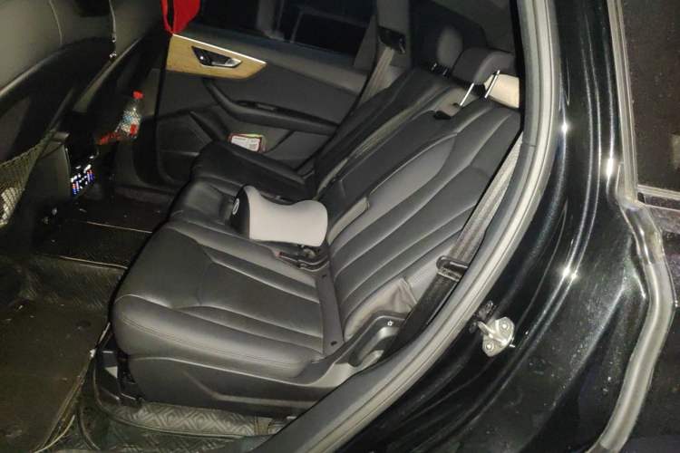 Used Audi Q7 2022 55 TFSI quattro S line Ice and Snow Sports Edition Left Rear Seat