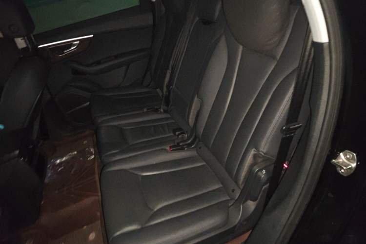 Used Audi Q7  Left Rear Seat