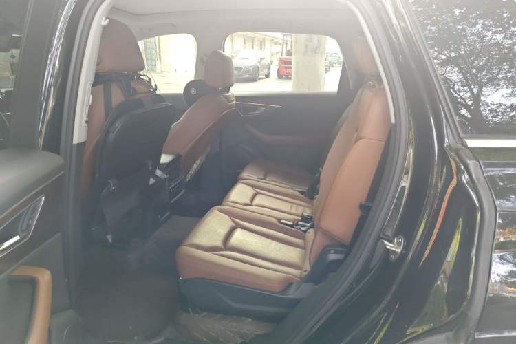 Used Audi Q7 2022 55 TFSI quattro S line Sport model Left Rear Seat