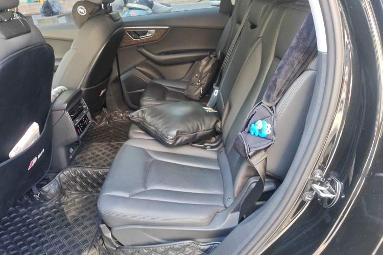 Used Audi Q7 2022 55 TFSI quattro S line Sport model Left Rear Seat