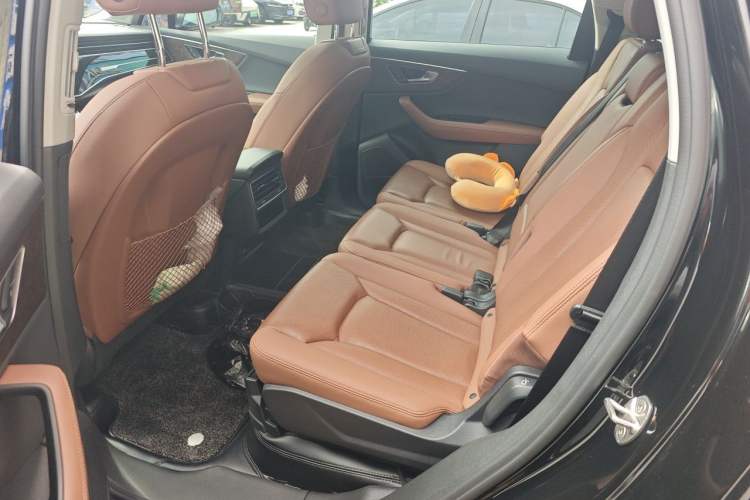 Used Audi Q7 2022 55 TFSI quattro S line Sport model Left Rear Seat