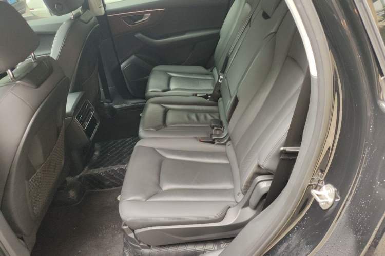 Used Audi Q7 2022 55 TFSI quattro S line Sport model Left Rear Seat