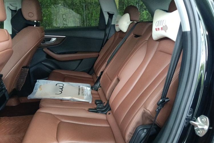 Used Audi Q7 2022 55 TFSI quattro S line Sport model Left Rear Seat