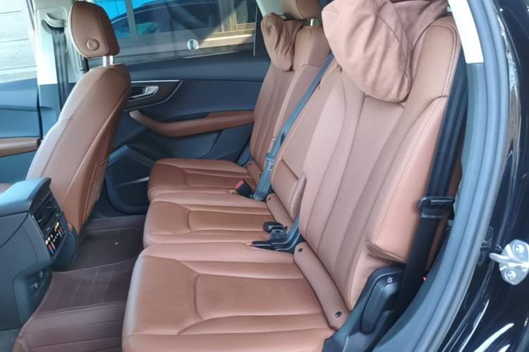 Used Audi Q7 2022 55 TFSI quattro S line Sport model Left Rear Seat