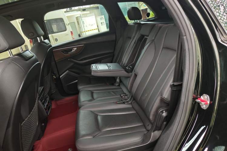 Used Audi Q7 2022 55 TFSI quattro S line Sport model Left Rear Seat