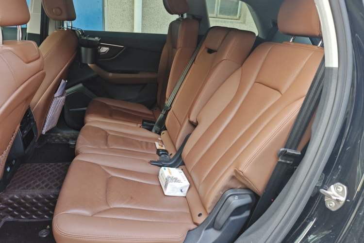 Used Audi Q7 2022 55 TFSI quattro S line Sport model Left Rear Seat