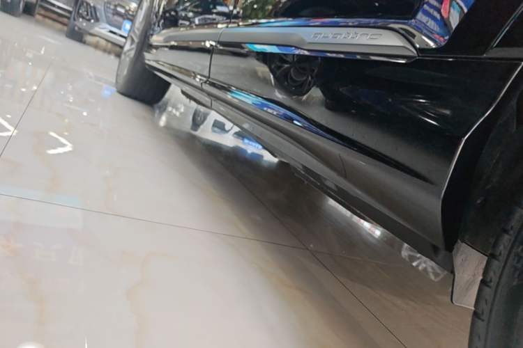 Used Audi Q7 2022 55 TFSI quattro S line Sport model Left Side Sill
