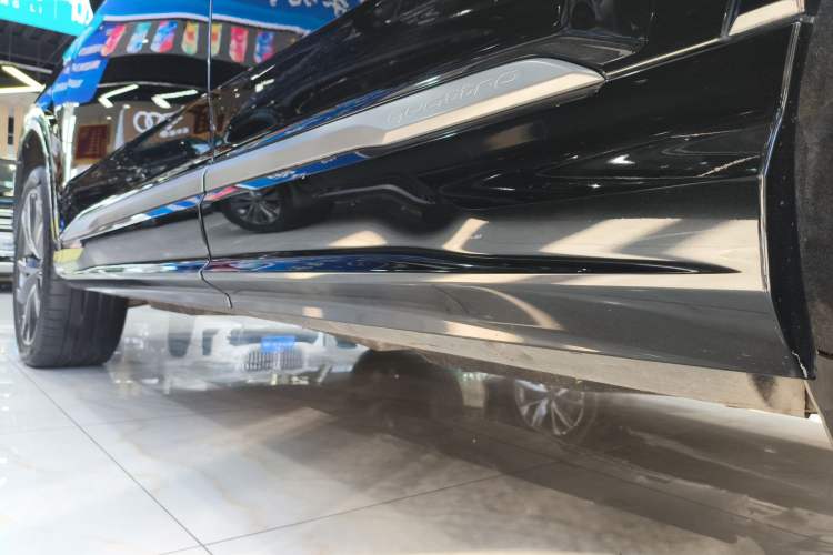 Used Audi Q7 2022 55 TFSI quattro S line Sport model Left Side Sill