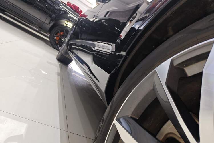 Used Audi Q7 2022 55 TFSI quattro S line Sport model Left Side Sill