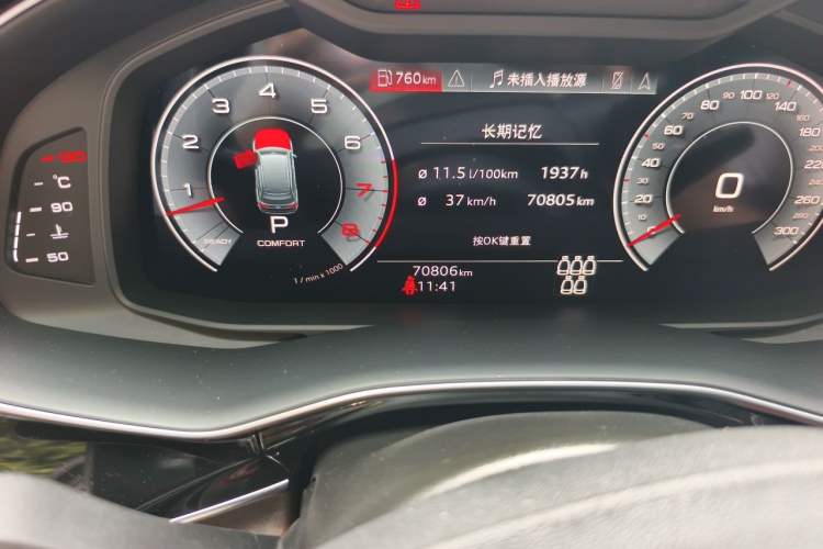 Used Audi Q7 2022 55 TFSI quattro S line Sport model Odometer Close Up