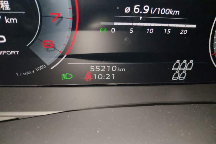 Used Audi Q7 2022 55 TFSI quattro S line Sport model Odometer Close Up