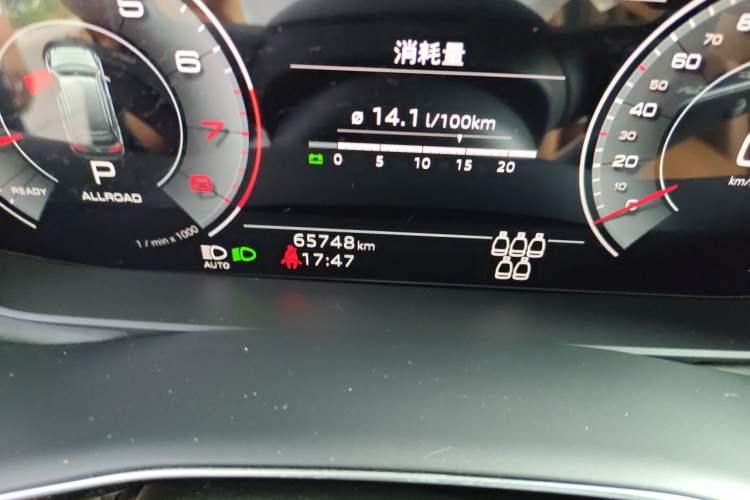 Used Audi Q7 2022 55 TFSI quattro S line Sport model Odometer Close Up