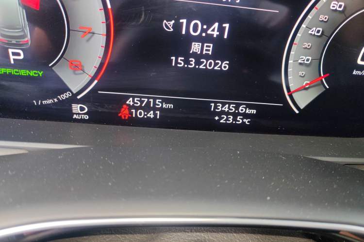 Used Audi Q7 2022 55 TFSI quattro S line Sport model Odometer Close Up