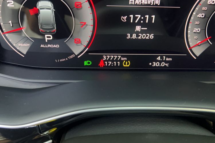 Used Audi Q7 2022 55 TFSI quattro S line Prestige Edition Odometer Close Up