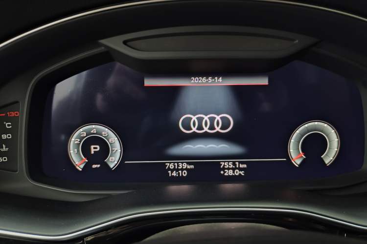Used Audi Q7 2022 55 TFSI quattro S line Sport model Odometer Close Up