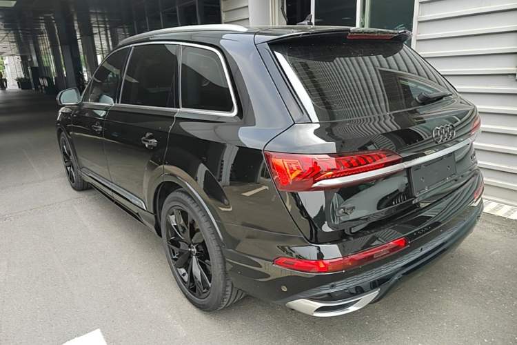 Used Audi Q7 2022 55 TFSI quattro S line Sport model Rear Left 45 Deg