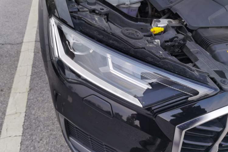 Used Audi Q7 2022 55 TFSI quattro S line Sport model Right Front Headlight