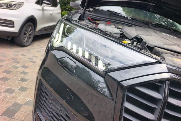 Used Audi Q7 2022 55 TFSI quattro S line Sport model Right Front Headlight