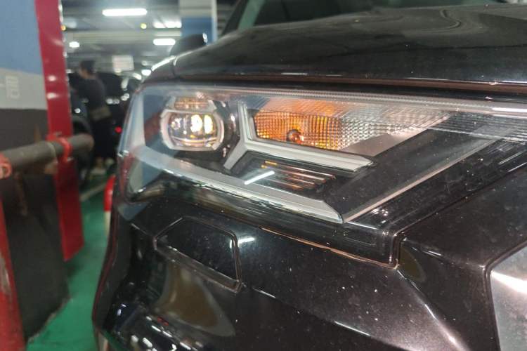 Used Audi Q7 2022 55 TFSI quattro S line Sport model Right Front Headlight