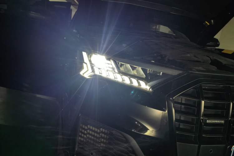 Used Audi Q7 2022 55 TFSI quattro S line Ice and Snow Sports Edition Right Front Headlight