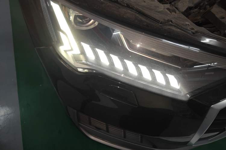 Used Audi Q7 2022 45 TFSI quattro S line Sport Edition Right Front Headlight