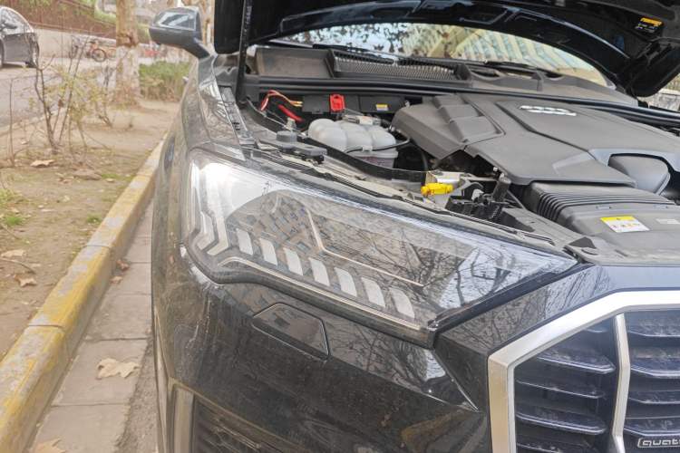Used Audi Q7 2022 55 TFSI quattro S line Sport model Right Front Headlight