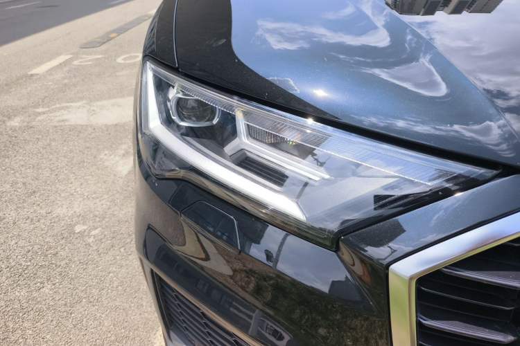 Used Audi Q7 2022 45 TFSI quattro S line Sport Edition Right Front Headlight