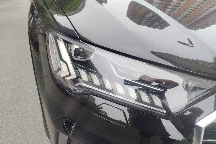 Used Audi Q7 2022 45 TFSI quattro S line Sport Edition Right Front Headlight