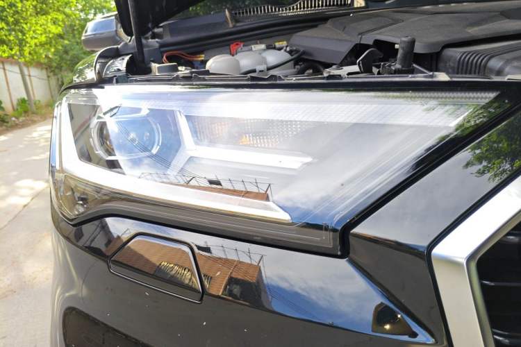 Used Audi Q7 2022 55 TFSI quattro S line Sport model Right Front Headlight
