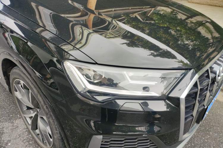 Used Audi Q7 2022 55 TFSI quattro S line Sport model Right Front Headlight