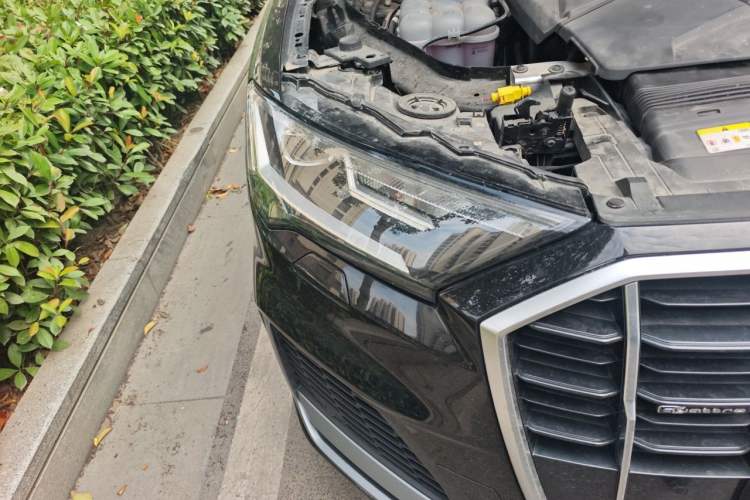 Used Audi Q7 2022 55 TFSI quattro S line Sport model Right Front Headlight