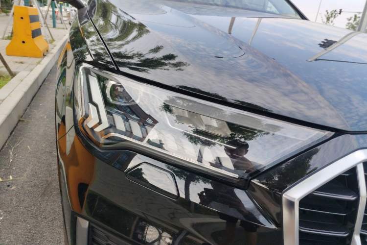 Used Audi Q7 2022 45 TFSI quattro S line Sport Edition Right Front Headlight