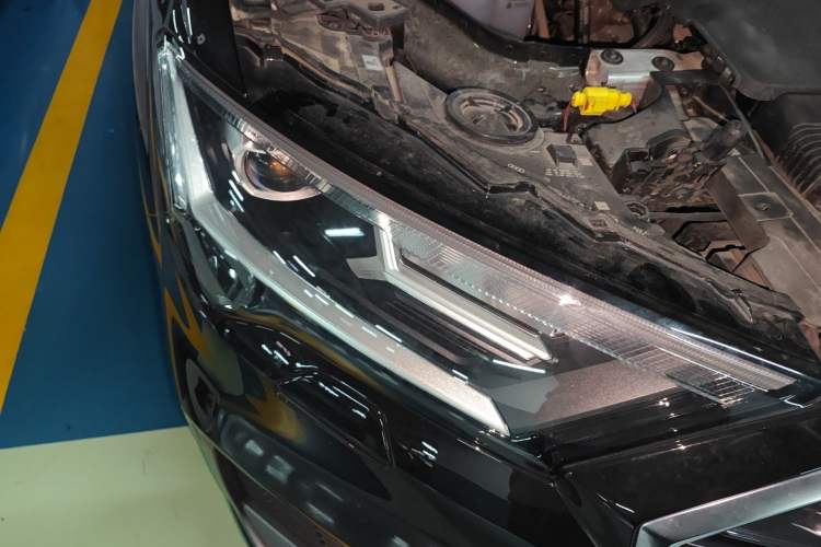 Used Audi Q7 2022 55 TFSI quattro S line Sport model Right Front Headlight