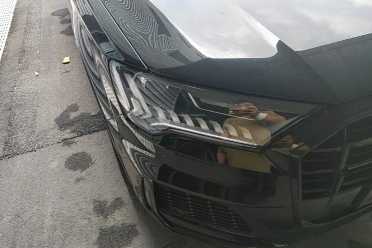 Used Audi Q7 2022 55 TFSI quattro S line Sport model Right Front Headlight