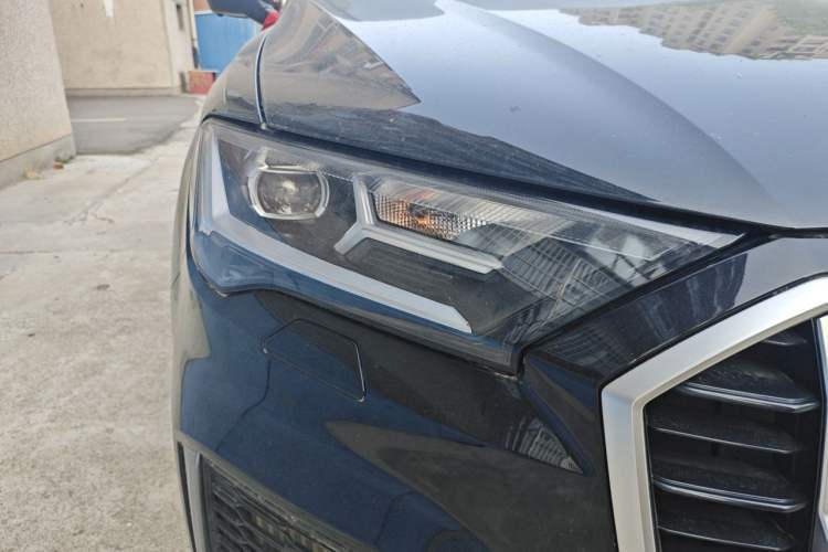 Used Audi Q7 2022 55 TFSI quattro S line Sport model Right Front Headlight