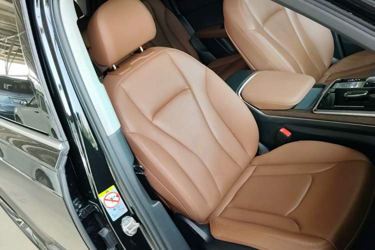 Used Audi Q7 2022 55 TFSI quattro S line Sport model Right Front Seat