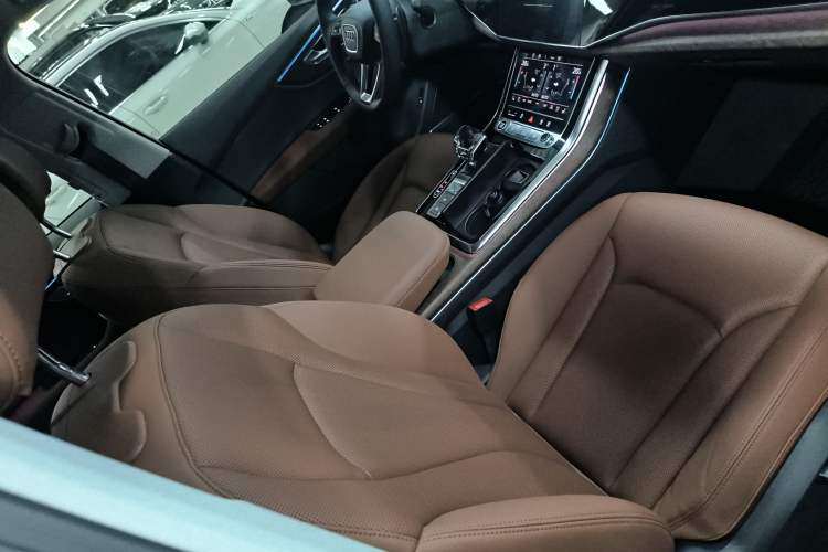 Used Audi Q7 2022 55 TFSI quattro S line Sport model Right Front Seat