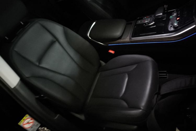 Used Audi Q7 2022 55 TFSI quattro S line Sport model Right Front Seat