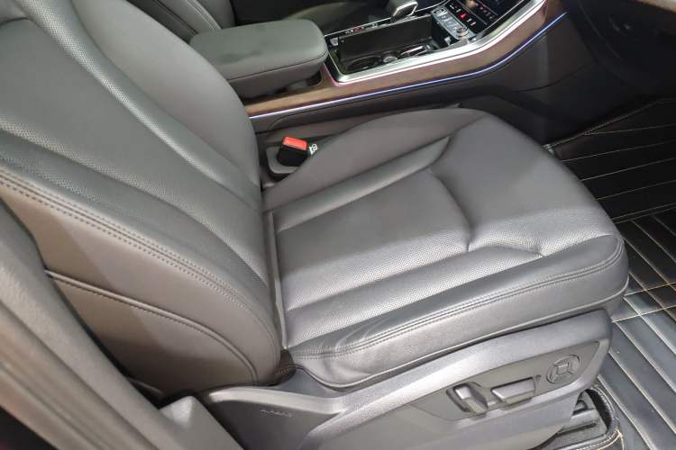 Used Audi Q7 2022 55 TFSI quattro S line Sport model Right Front Seat