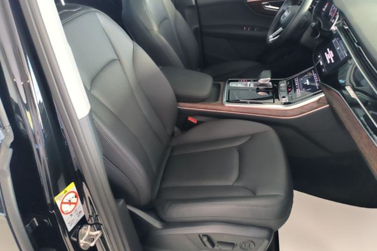 Used Audi Q7 2022 45 TFSI quattro S line Sport Edition Right Front Seat