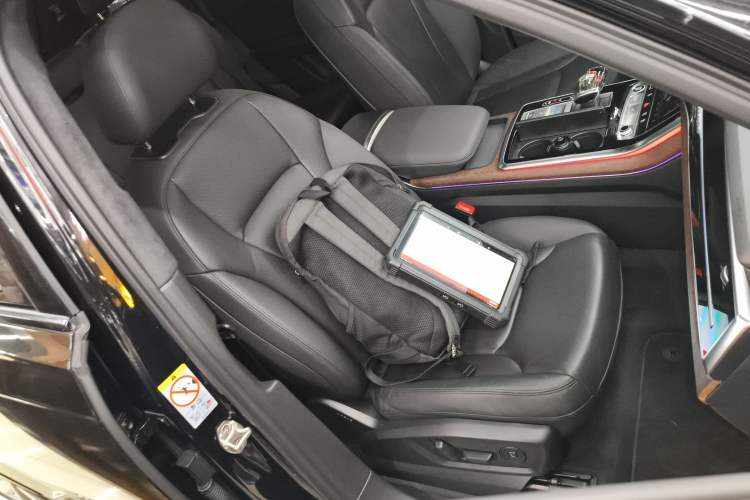 Used Audi Q7 2022 55 TFSI quattro S line Sport model Right Front Seat